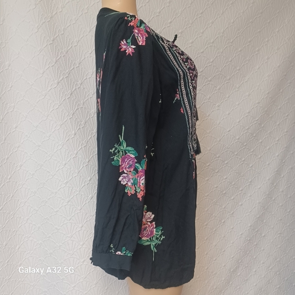 Woman Within Black Floral Embroidered Top Bluse Size 18/20 100%Rayon - Picture 3 of 12